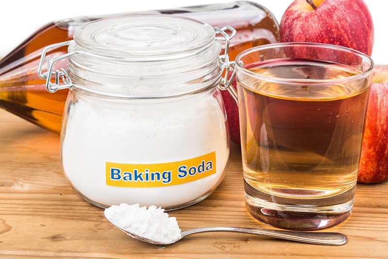 Cách làm sạch bồn rửa bằng baking soda và giấm